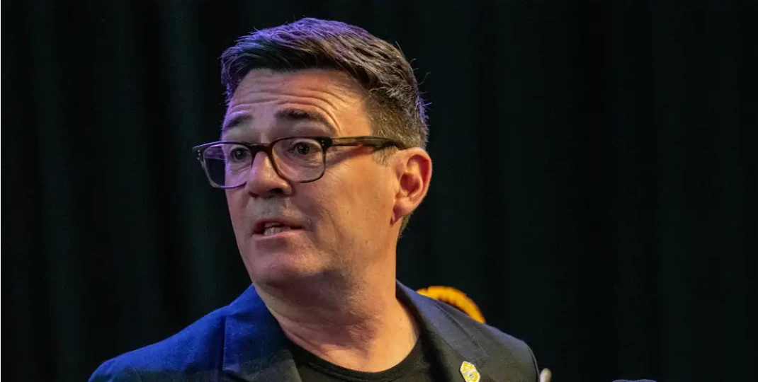 Britischer Premier Andy Burnham: Astrologie, Numerologie und Abjad